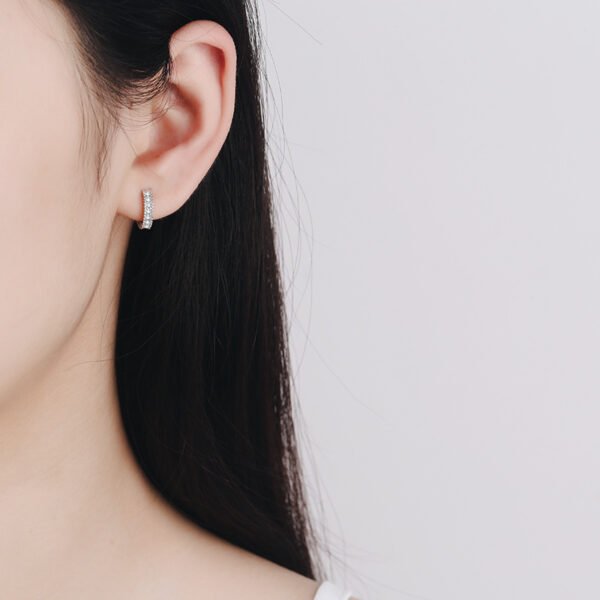 أقراط أذن من الفضة الإسترليني S925 مرصعة بحجر مويسانيت بلون D للنساء