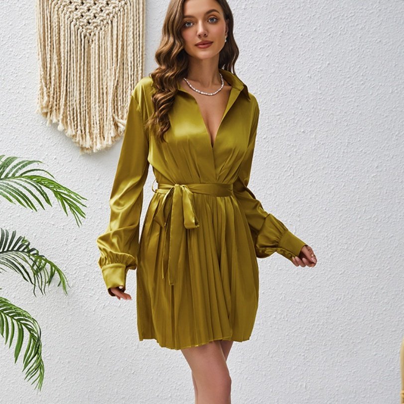 f44d6019-28f6-4b52-9cae-7b1ff159f7dc.jpg فستان Design Sense ذو طيات وأكمام طويلة وأربطة بلون سادة ورقبة على شكل حرف V