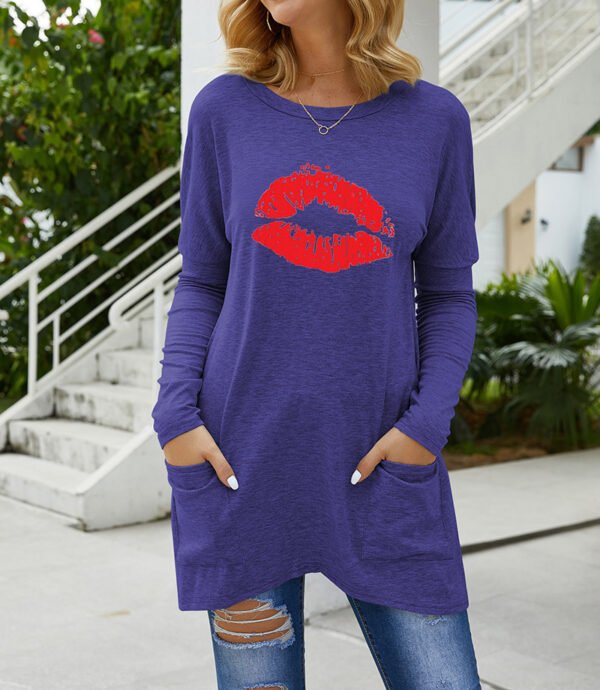 تي شيرت نسائي بأكمام طويلة ورقبة مستديرة فضفاض غير رسمي بجيب وطبعة شفاه