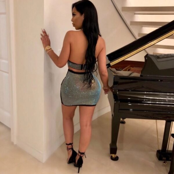 فستان نسائي من قطعتين مرصع بالألماس