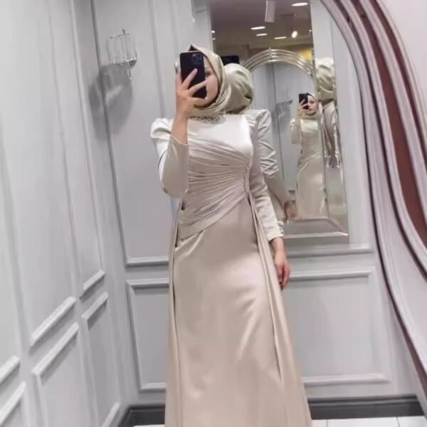 فستان نسائي أنيق بأكمام طويلة مرصع بالألماس من الشرق الأوسط دبي