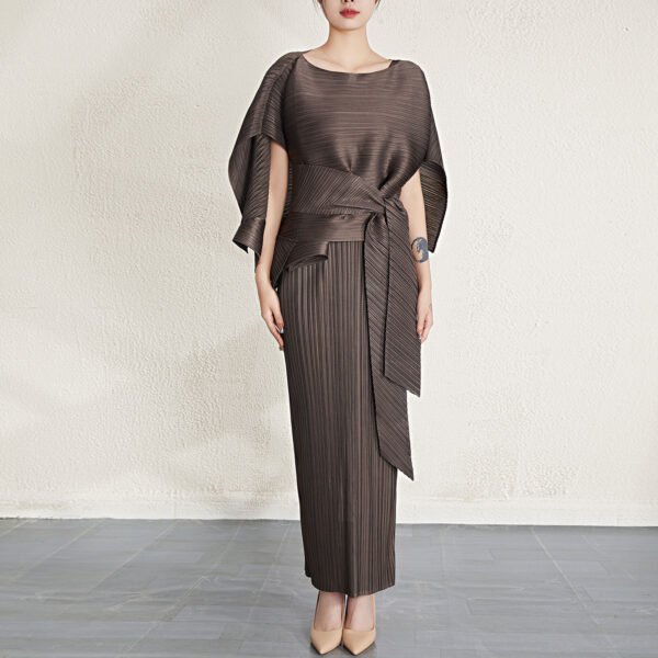 بدلة نسائية أنيقة ذات طابع شخصي جديد