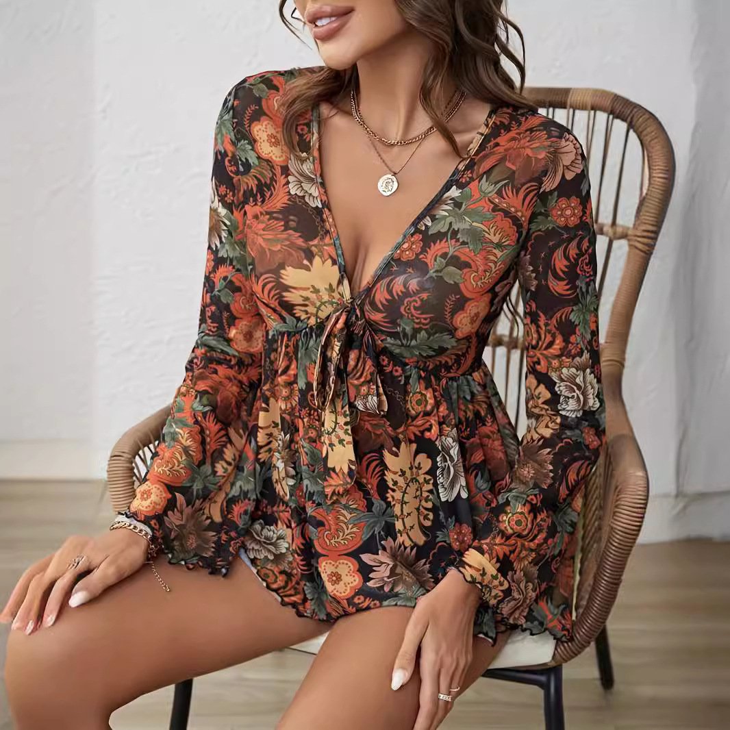 تي شيرت جديد بأكمام واسعة وعقدة أمامية من شبكة مطبوعة للنساء