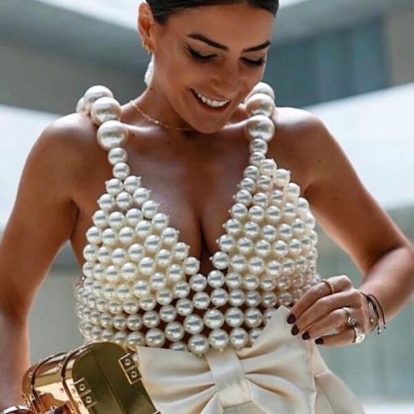 سترة لؤلؤية مثيرة وأنيقة