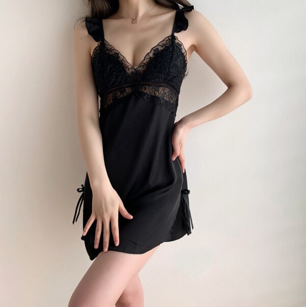 بيجامات نسائية بلون نقي مع حمالة صدر