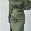5e0d7a5e-8d03-470f-9904-1f51eebbf5f7-1.jpg فستان ماكسي سادة بأكمام طويلة ومطوي
