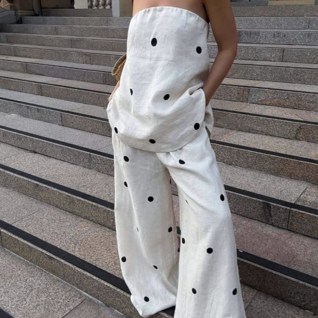 بدلة بنطال واسع الساق مع توب منقط