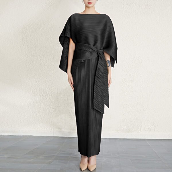 بدلة نسائية أنيقة ذات طابع شخصي جديد