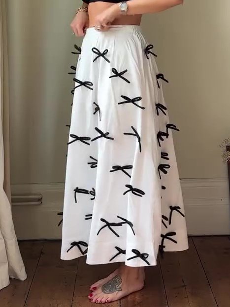 تنورة ضيقة مع فيونكة وخصر حر