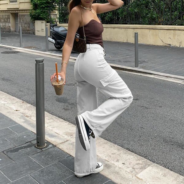 جينز مستقيم في أزياء الخريف النسائية