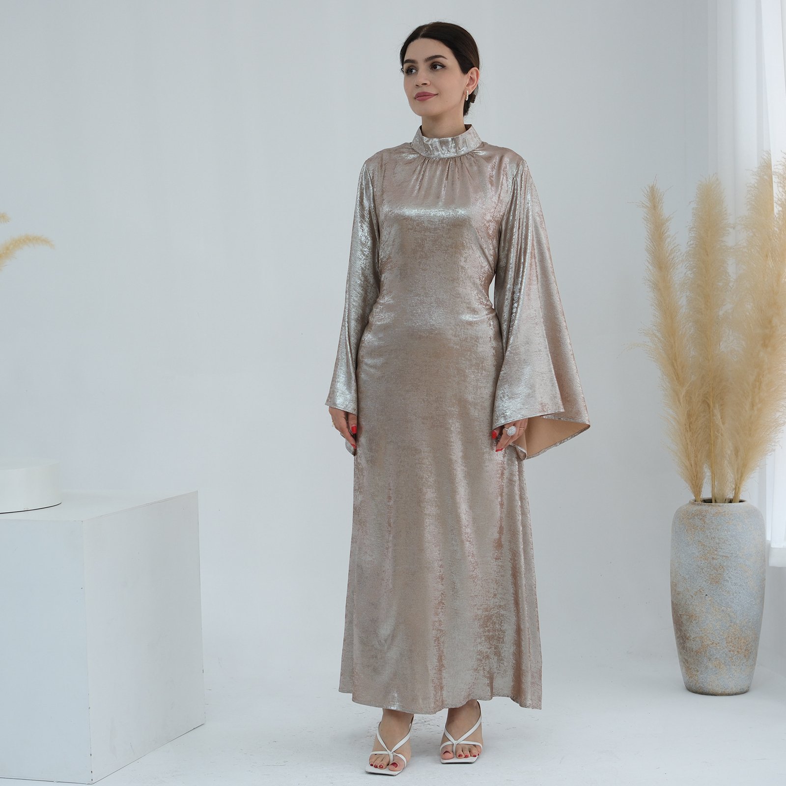 O1CN016OGk2Q2EAUJbX6rXH_2746468704-0-cib-6.jpg فستان أنيق بتطريز شخصية الموضة النسائية