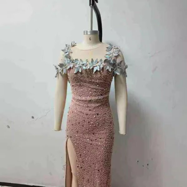 فستان بدون أكمام بدون أكمام من الدانتيل بتصميم أنيق برقبة على شكل حرف V