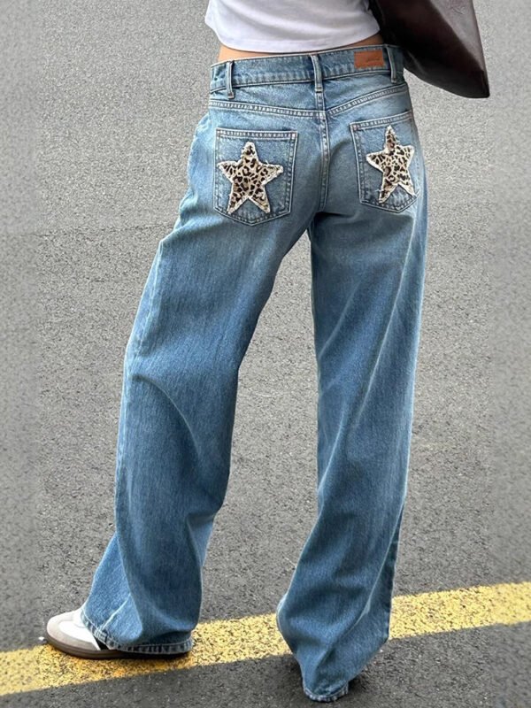 بنطلون جينز مستقيم بنقشة جلد الفهد من XINGX بخياطة مرقعة