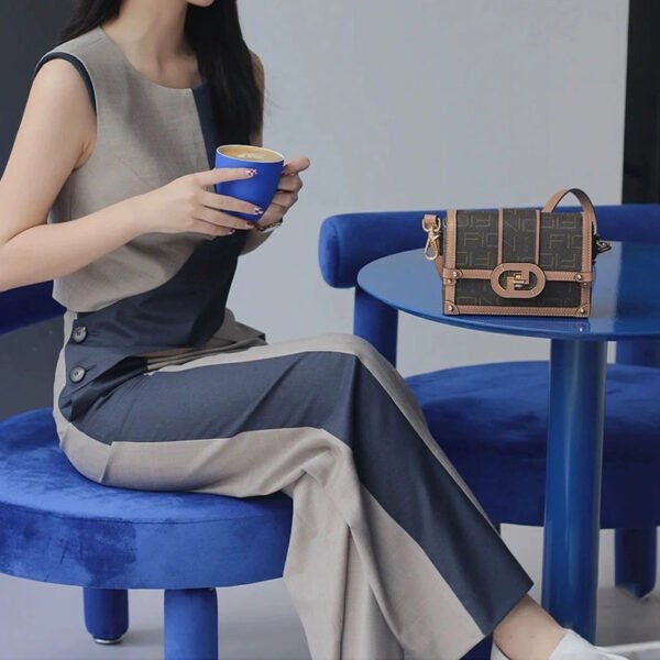 بذلة صوفية متناسقة الألوان بدون أكمام من قطعتين، مناسبة للارتداء أثناء التنقل