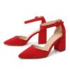 حذاء بكعب عالٍ ذو مقدمة مدببة وكعب سميك وحزام