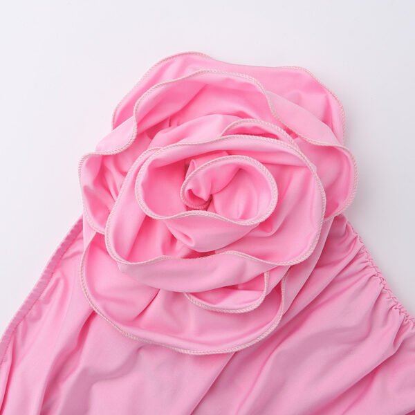 تنورة ضيقة بثنيات على شكل زهرة أنيقة