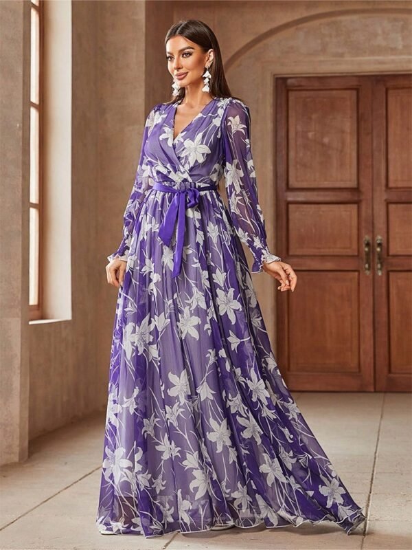 فستان نسائي نحيف بتصميم بوهيمي وفتحة رقبة على شكل حرف V وأكمام فانوس