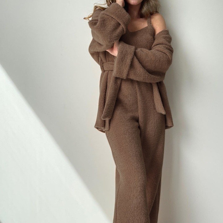 ملابس منزلية أنيقة مكونة من ثلاث قطع مع حزام خصر أنيق