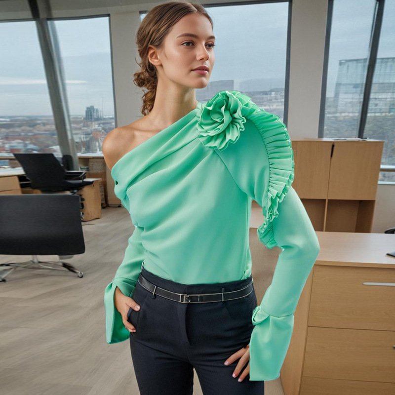 قميص نسائي بأكمام طويلة مزين بنقشة زهور ومطرز