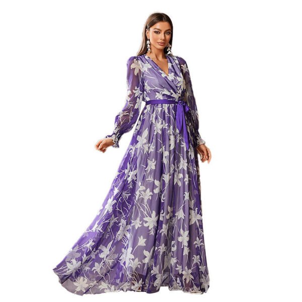 فستان نسائي نحيف بتصميم بوهيمي وفتحة رقبة على شكل حرف V وأكمام فانوس