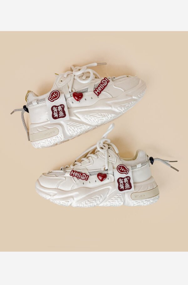 حذاء رياضي نسائي أبيض بنعل سميك