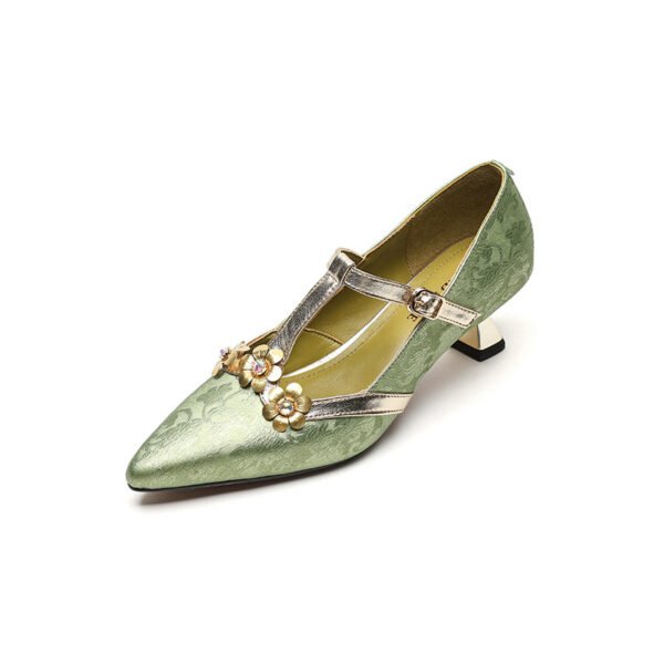 حذاء بكعب عالٍ مدبب من الجلد على شكل زهرة على شكل حرف T