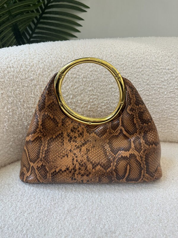 0d90a992-c084-4a90-af65-b0cb983a9b3e.jpg حقيبة جلدية ناعمة بسيطة مع حلقة حمل يدوية