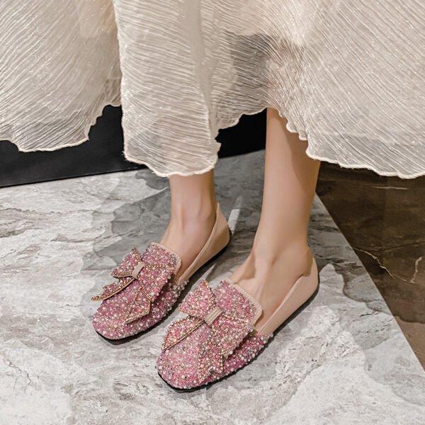 حذاء مسطح نسائي على الطراز الكوري مزين بفيونكة ولؤلؤ