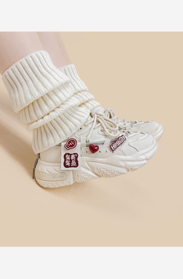 حذاء رياضي نسائي أبيض بنعل سميك