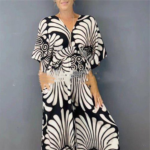 جمبسوت نسائي مطبوع برقبة على شكل حرف V وخصر مرتفع ومقاس كبير