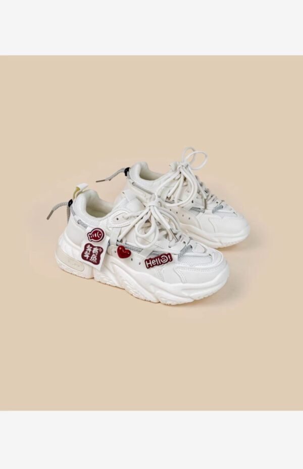 حذاء رياضي نسائي أبيض بنعل سميك