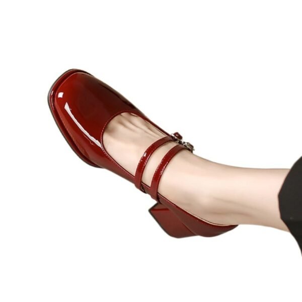 حذاء نسائي من الجلد الناعم بكعب سميك وكعب عالٍ منخفض القطع