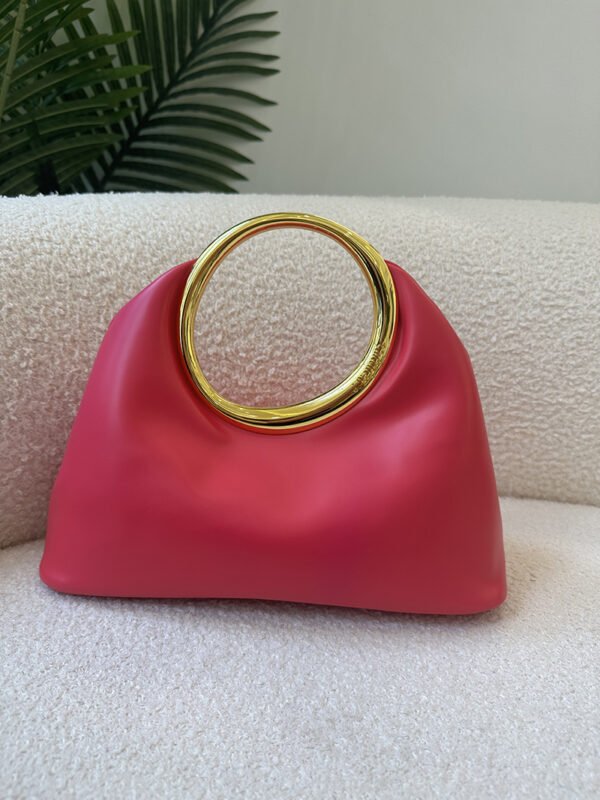 66db0103-3adb-4853-b689-2e6361eb3b05.jpg حقيبة جلدية ناعمة بسيطة مع حلقة حمل يدوية