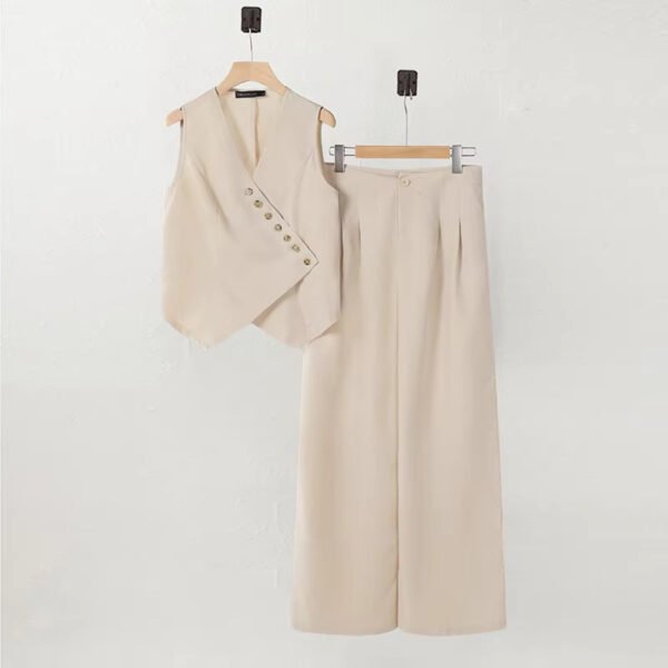 بدلة جديدة برقبة على شكل حرف V مع صدرية