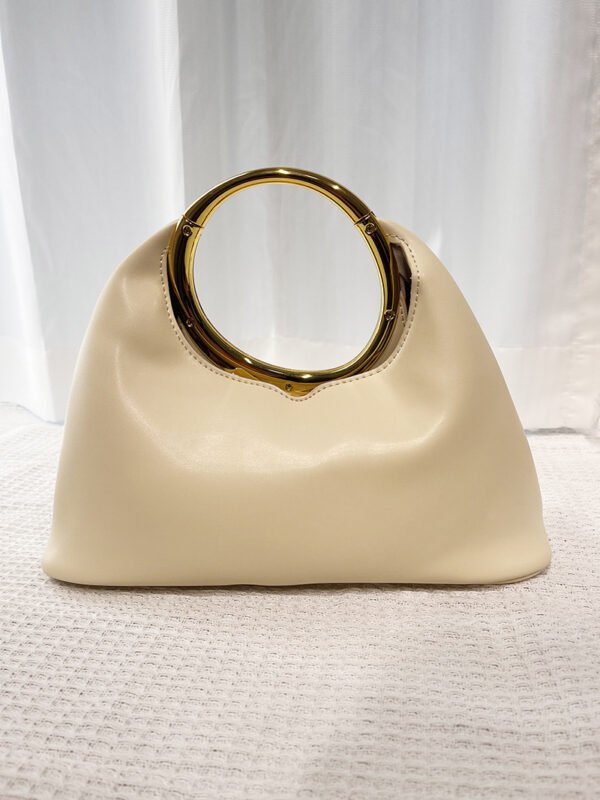 84ec7293-1363-4049-9b4a-ff9c6bbd7ed2.jpg حقيبة جلدية ناعمة بسيطة مع حلقة حمل يدوية