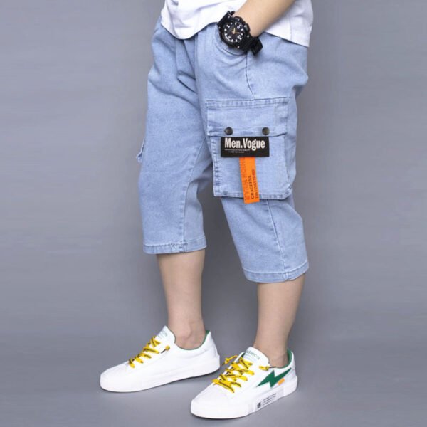 بنطلون جينز فضفاض ومقصوص من مجموعة أزياء الأولاد