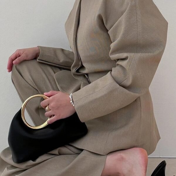 a655c1b7-617b-4b83-a652-64e8f36c6589.jpg حقيبة جلدية ناعمة بسيطة مع حلقة حمل يدوية