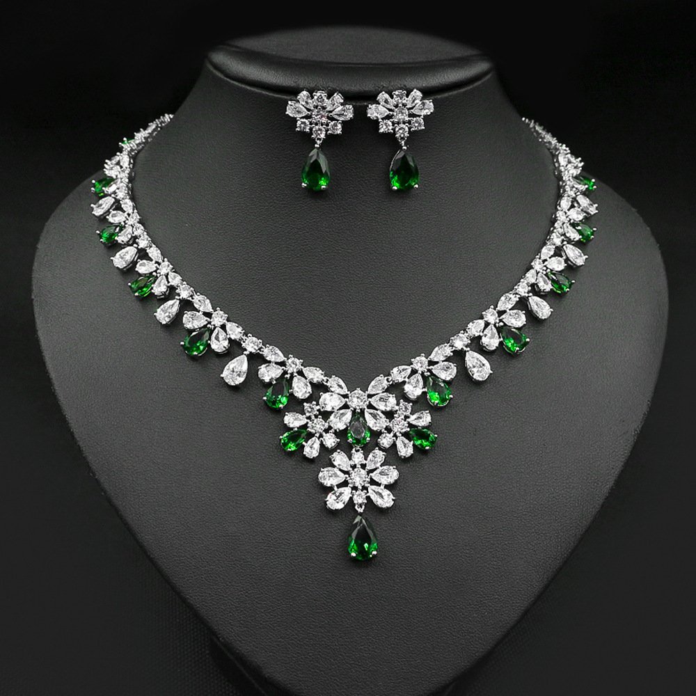 طقم قلادة وأقراط من الزركون - تصميم بسيط