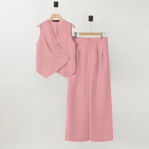 بدلة جديدة برقبة على شكل حرف V مع صدرية