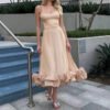 d436fd25-f55b-4433-8877-ef873decbf88.jpg تنورة نسائية بتصميم حرف A مزينة بزهرة كبيرة ثلاثية الأبعاد وحمالات أنيقة