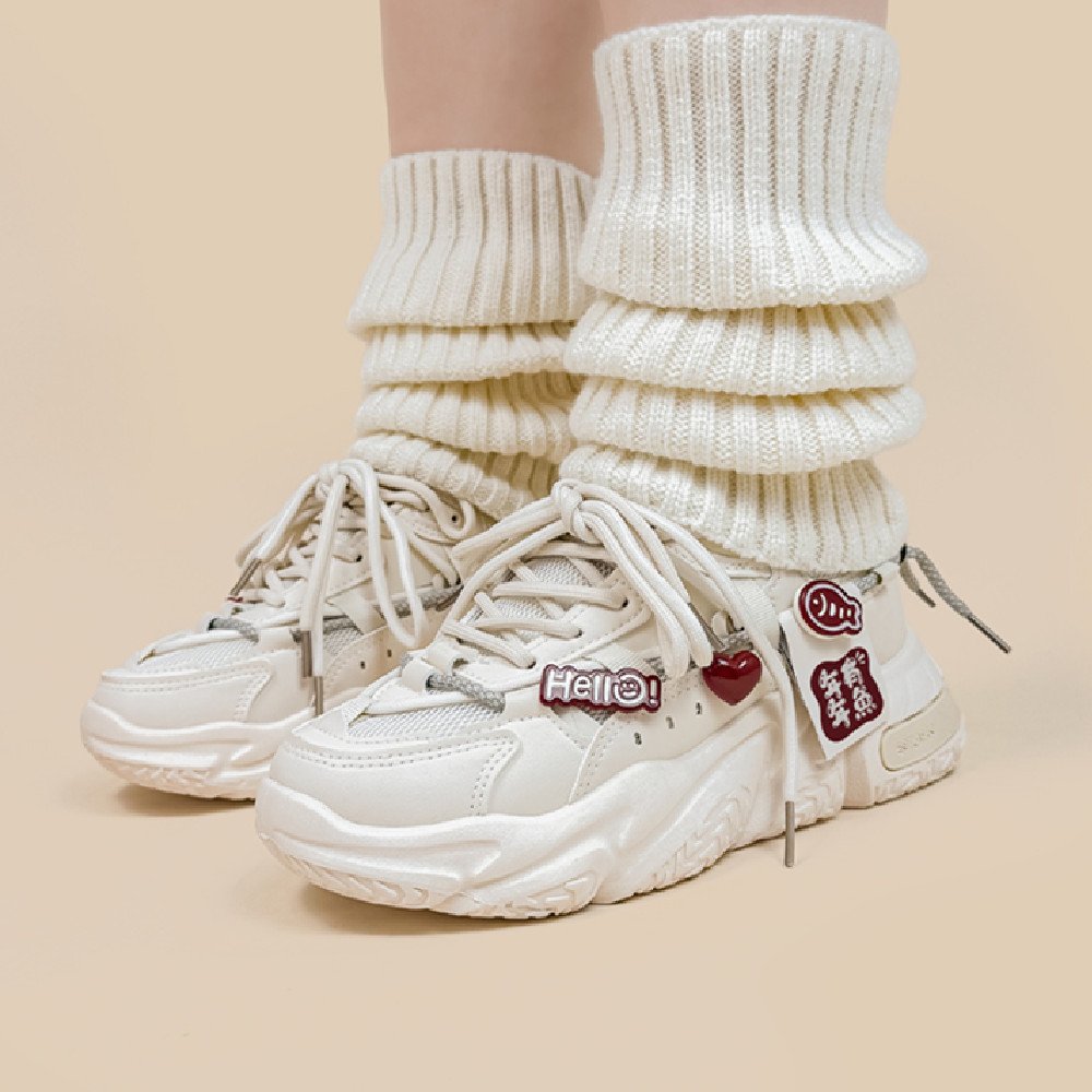 حذاء رياضي نسائي أبيض بنعل سميك