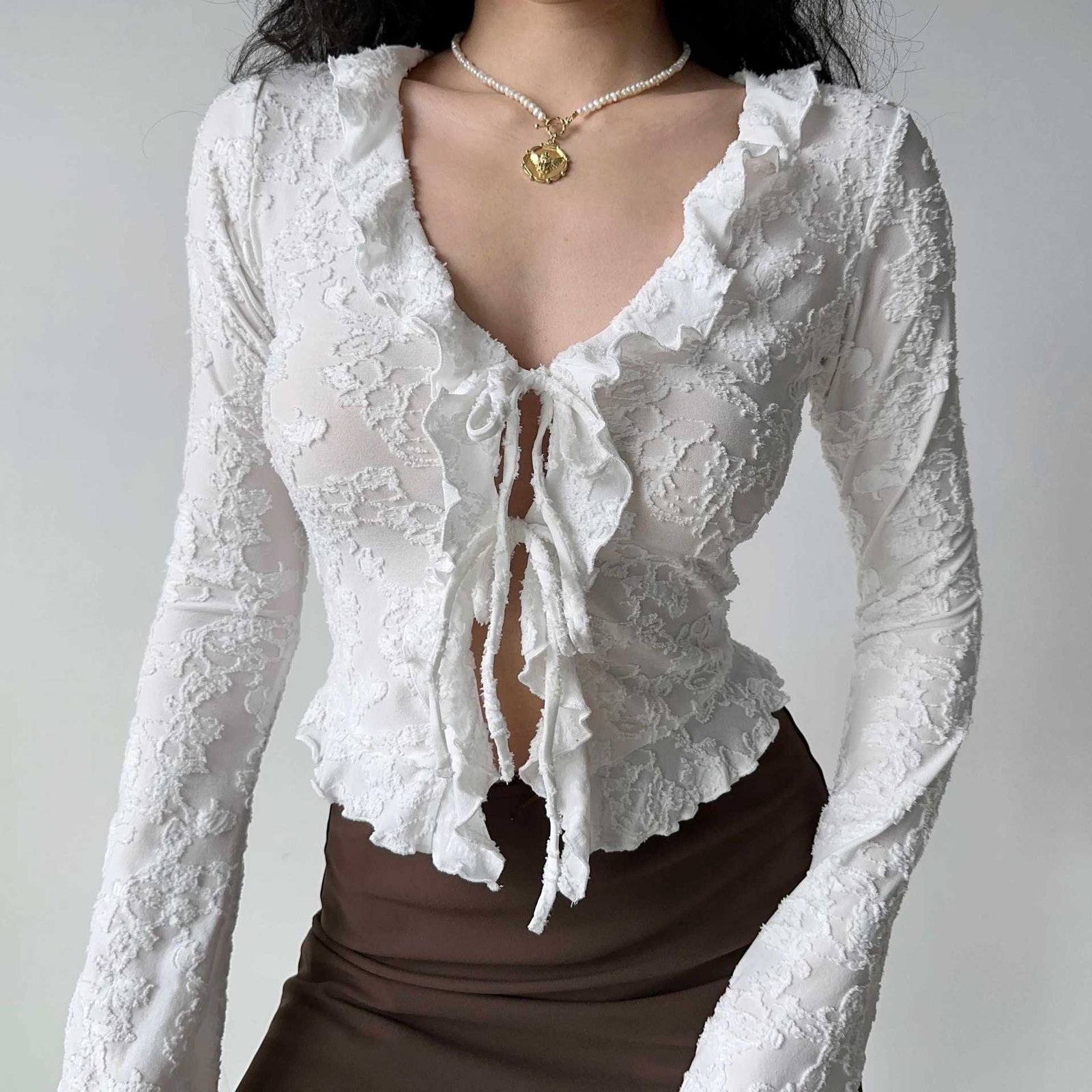 قميص برباط على شكل فطريات الأشجار بفتحة رقبة على شكل حرف V