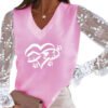 قميص تي شيرت نسائي بأكمام شبكية وخياطة مطبوعة على شكل حرف V ورقبة على شكل حرف V