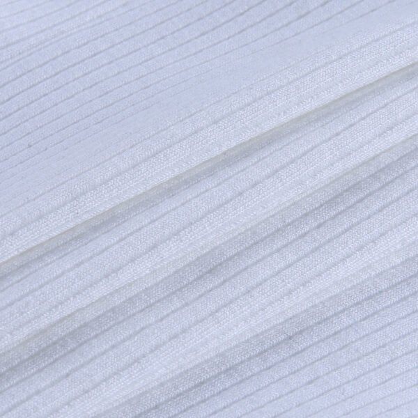 تي شيرت نسائي ضيق الصدر بلون سادة مكشوف عند الكتف ورقبة كبيرة