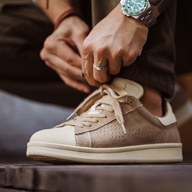 حذاء رياضي رجالي بتصميم سهم عتيق بتصميم عصري منخفض الرقبة