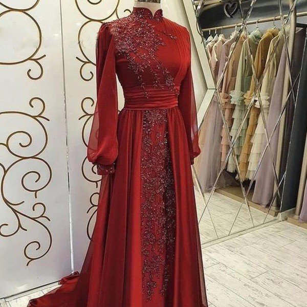 1f8c48e3-db7d-4192-82f7-3c15a5a9d29c.jpg فستان سهرة فاخر بأكمام طويلة وياقة واقفة