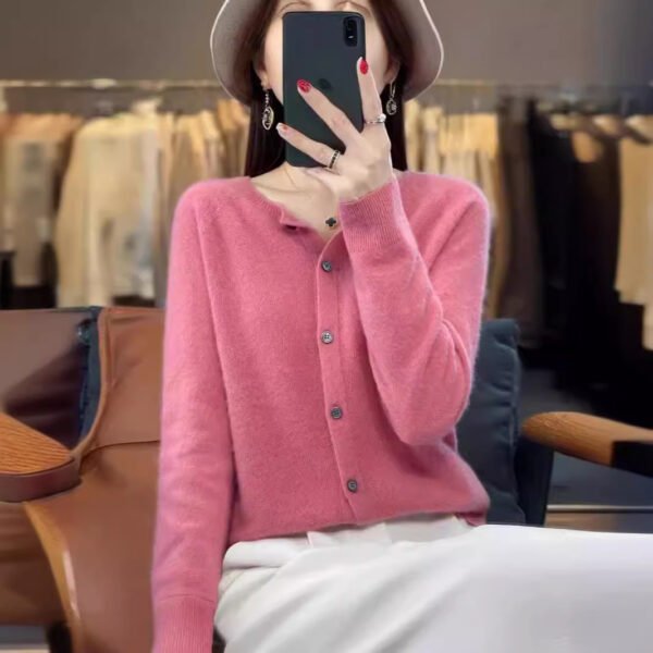 سترة كارديجان عصرية من صوف الميرينو للنساء برقبة دائرية وأكمام طويلة من الكشمير المحبوك ملابس علوية للنساء للربيع والخريف