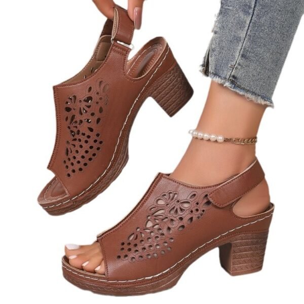 صنادل نسائية بكعب سميك وقاعدة فيلكرو