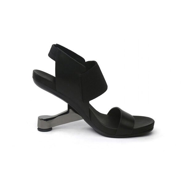 4677c627-99a8-4cc1-ae4b-a8f6e2149feb.jpg صنادل نسائية ذات ألوان مخصصة على الطراز الأوروبي والأمريكي