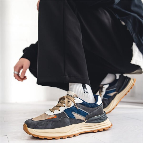 حذاء رياضي خريفي رجالي كاجوال شبكي قابل للتنفس ذو نعل سميك لزيادة الطول